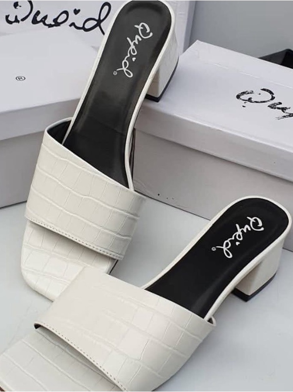 NEW QUPID Katen Women’s White Crocodile Embossed Block Heel Mule Size 7